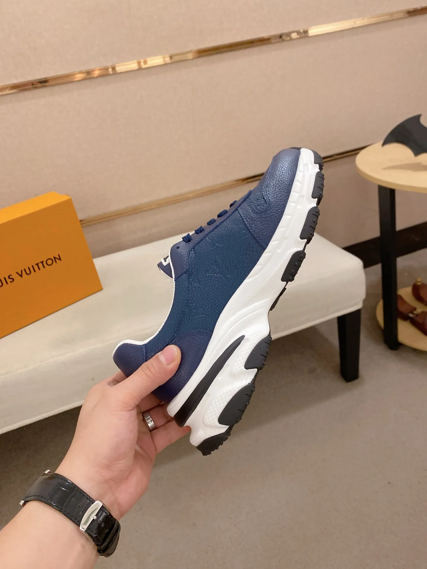 Men's shoes💰 442💰louis vuitton (Louis Vuitton/lv)🔍🔍The new counters are on sale at the same time. The uppers are imported from Italy. ⃣️Re-engraved🇮🇹💪💪, ⚠Sole: The original sole is specially provided by the original factory, the exclusive movable molded sole is super comfortable, ⚠Original and single goods 🔍high quality, you can enter and leave the counter at will, welcome to compare⚠. Code number: 38-44 (45/customized, non-refundable)